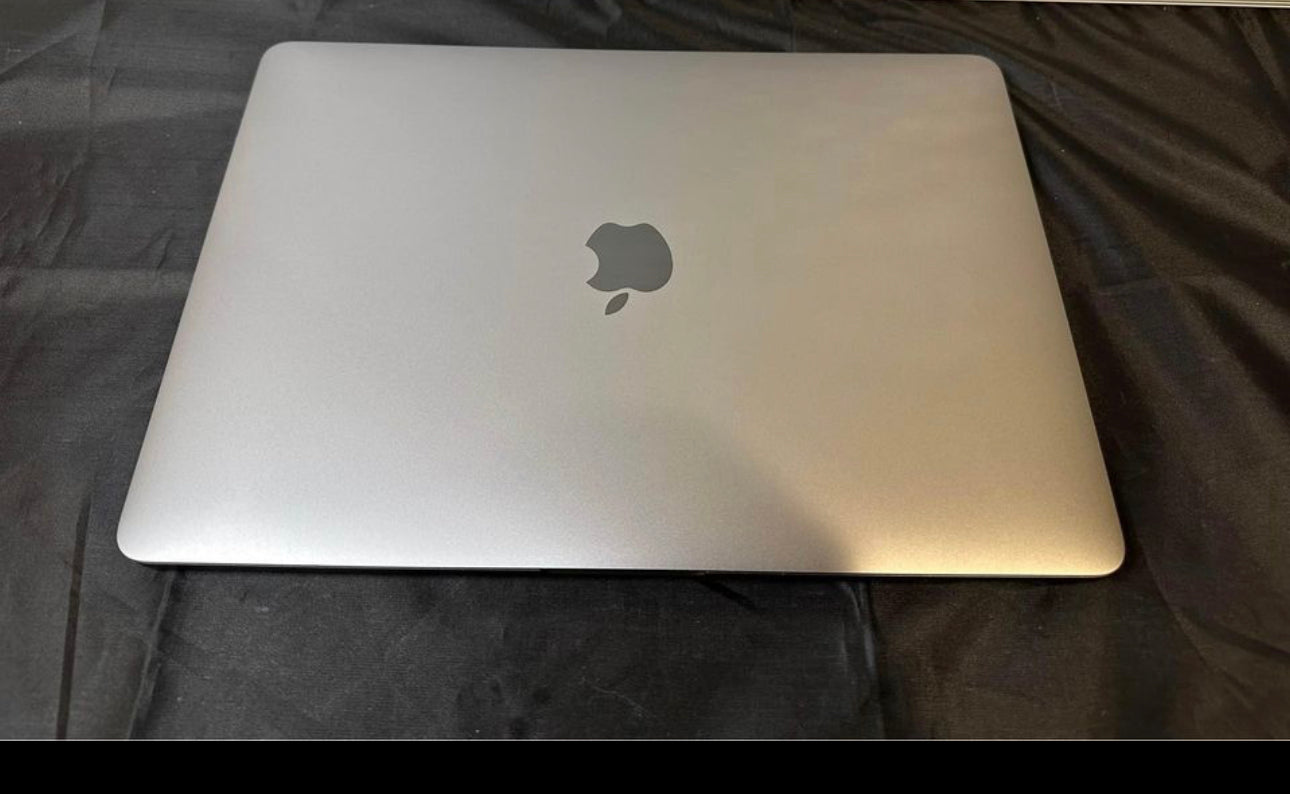 Apple MacBook Pro (i7, 16GB, 512GB)