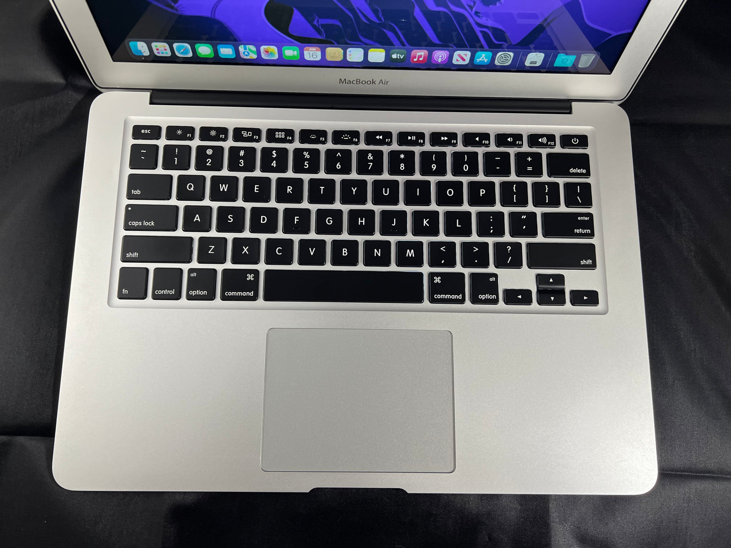 Apple MacBook Air (13-Inch)