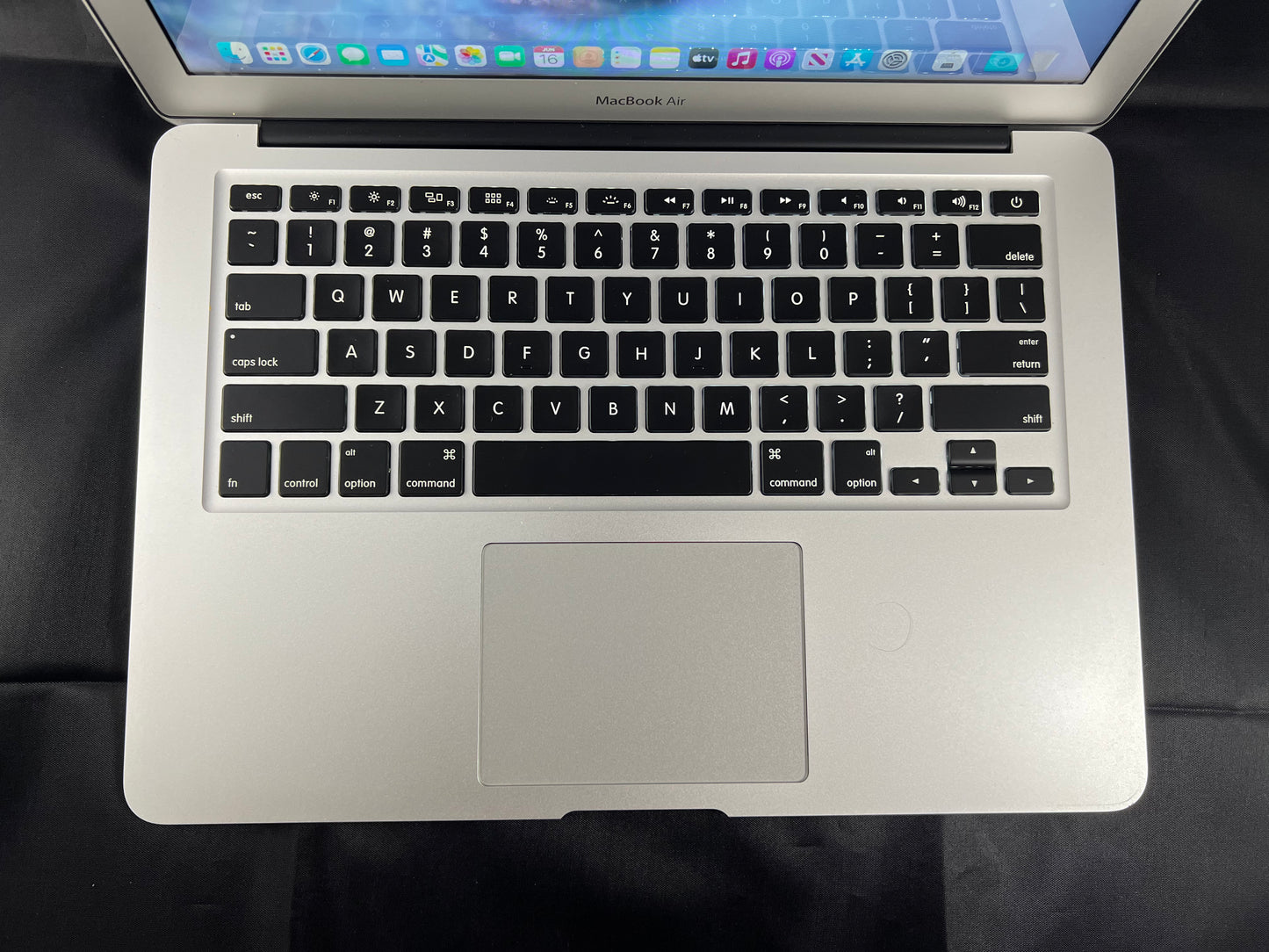 Apple MacBook Air (13-Inch, 8GB, 256GB)