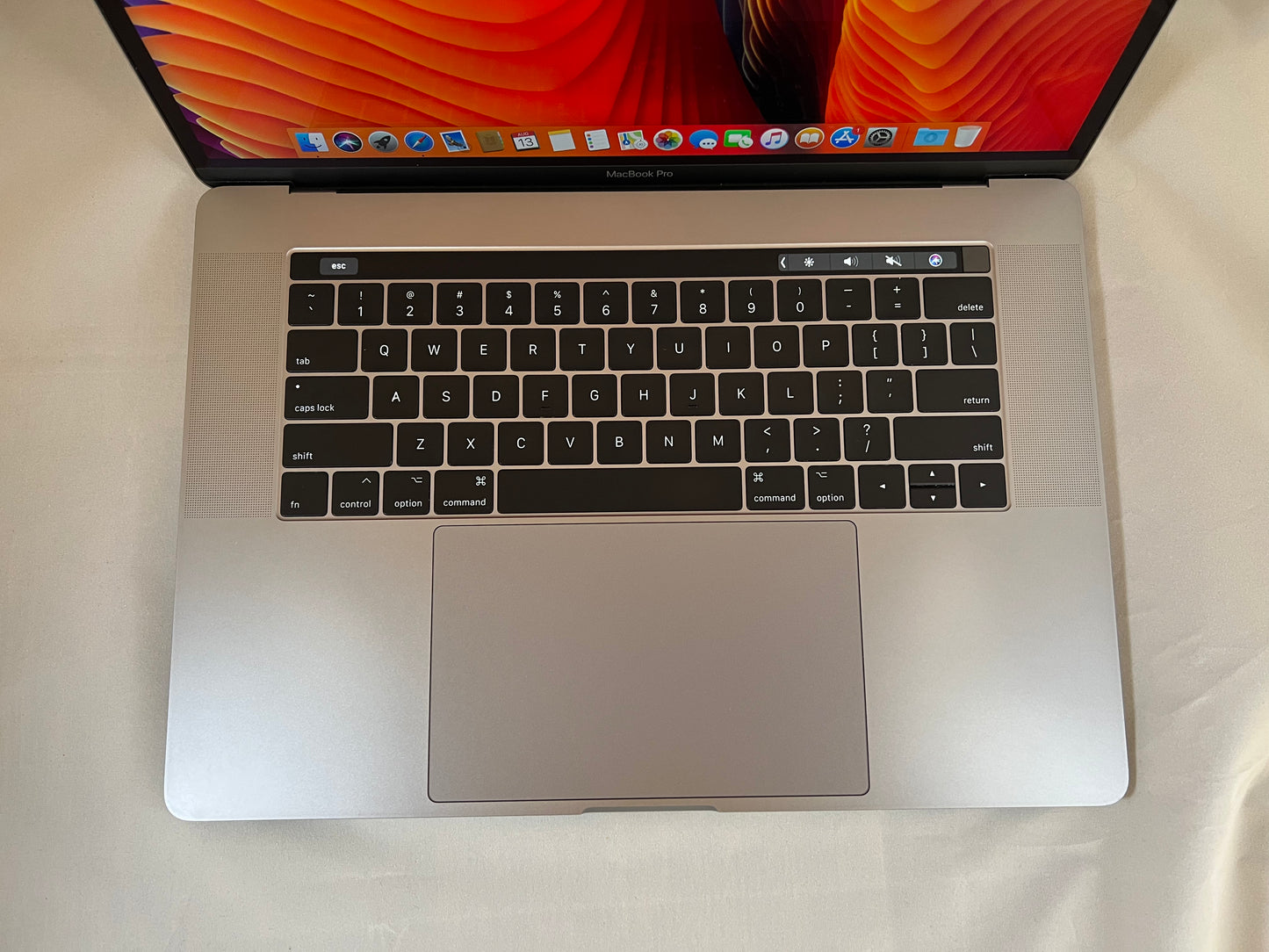 Apple MacBook Pro (15-inch, i7, 16GB, 256GB)