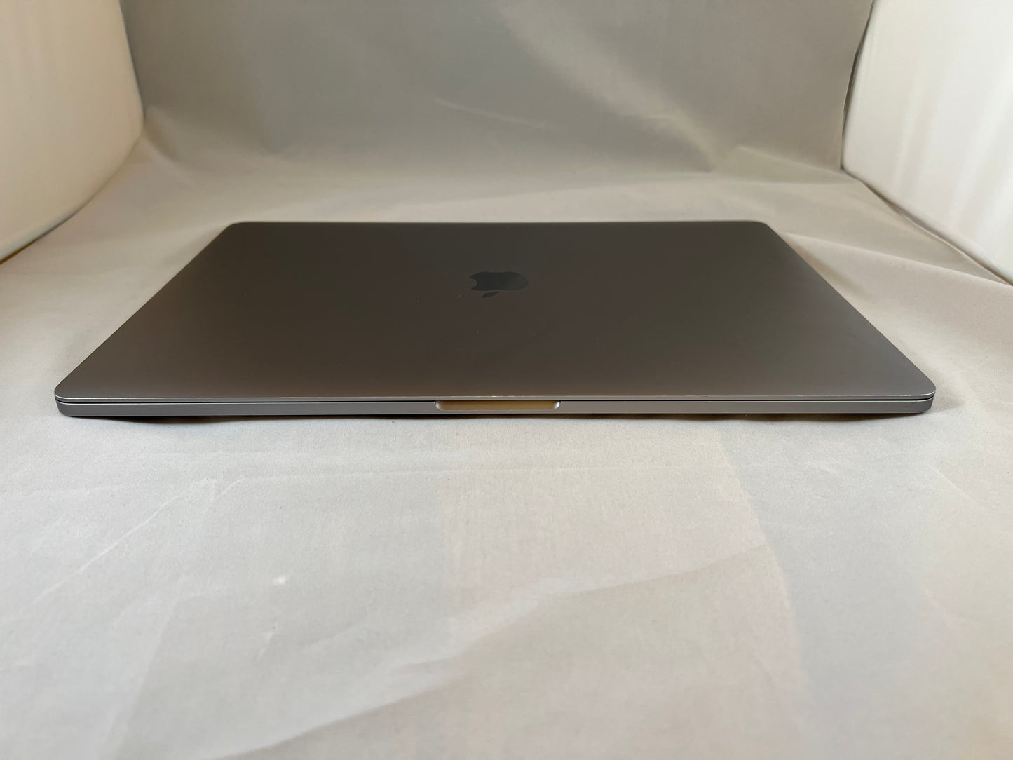 Apple MacBook Pro (15-inch, i7, 16GB, 256GB)