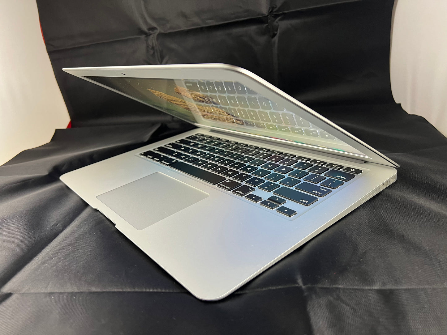Apple MacBook Air (13-Inch, 8GB, 256GB)