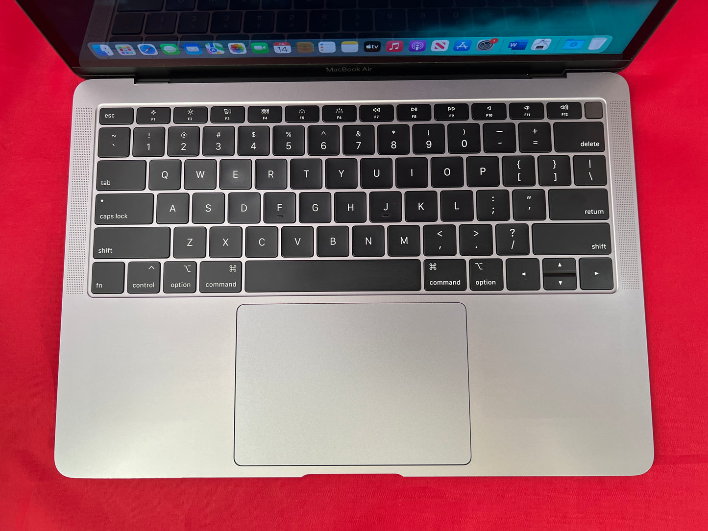 Apple MacBook Air (2020, like new)