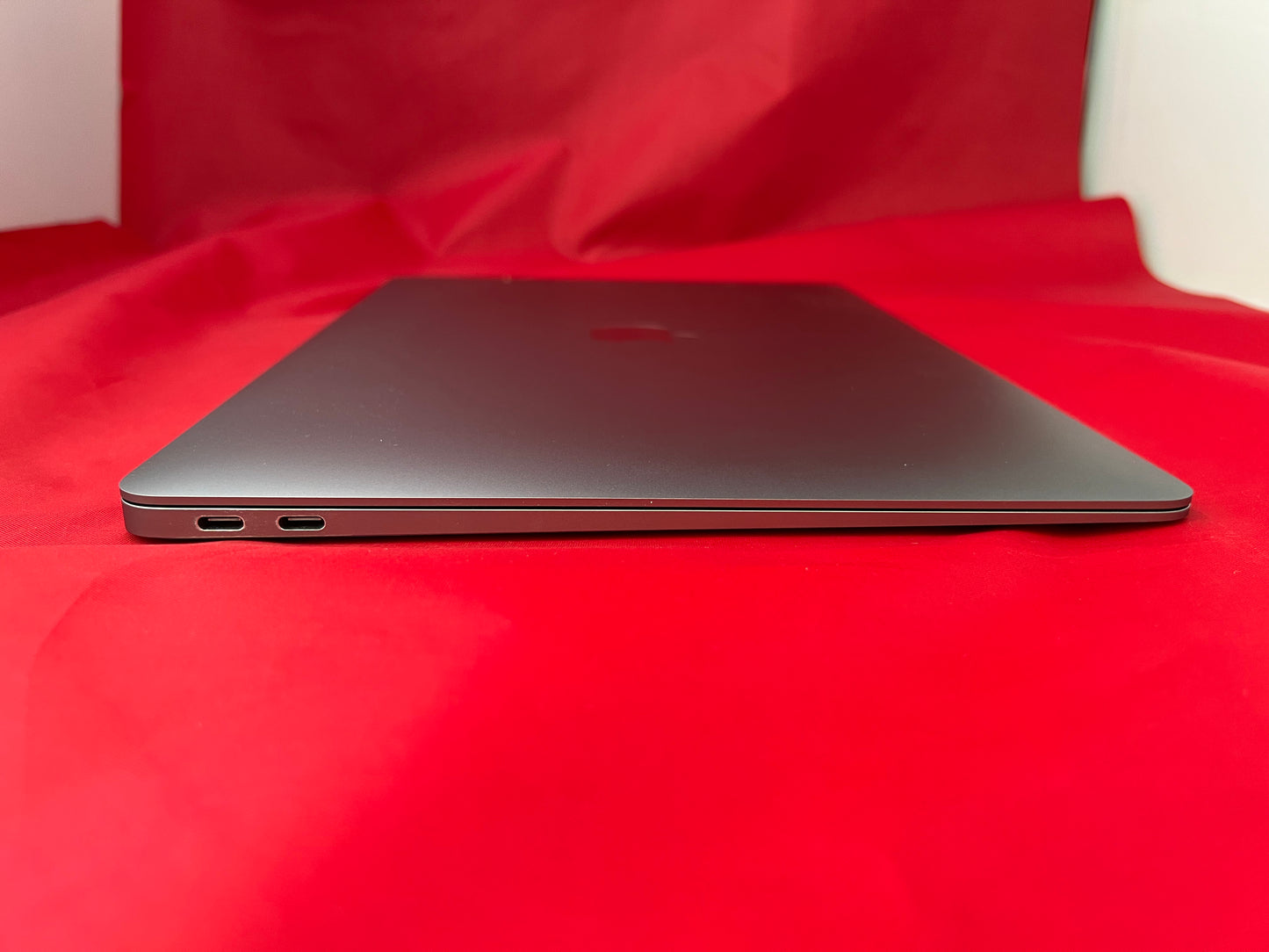 Apple MacBook Air (2020, like new)