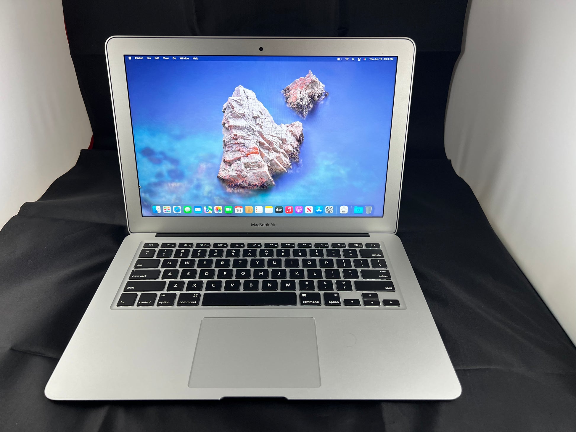 Apple MacBook Air (13-Inch, 8GB, 256GB) – TopTechMarket