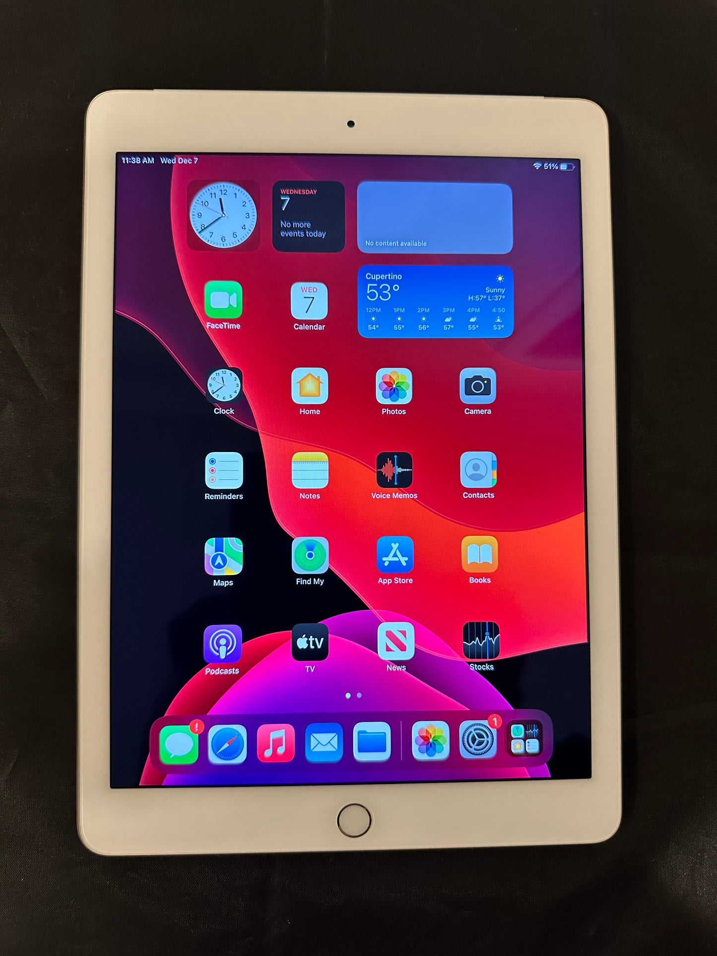 Apple iPad Air (Gold color, 128GB)
