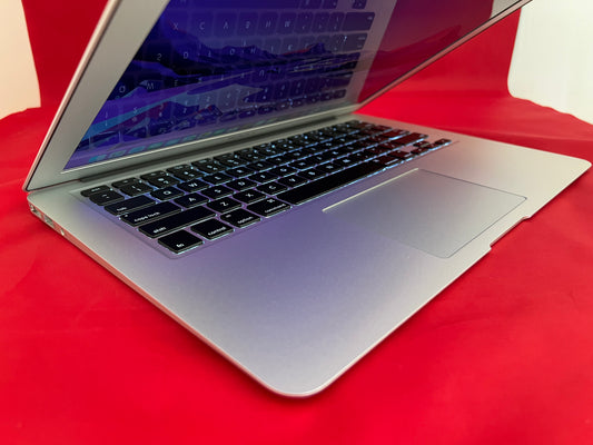 Apple MacBook Air (i7, 8GB, 256GB)
