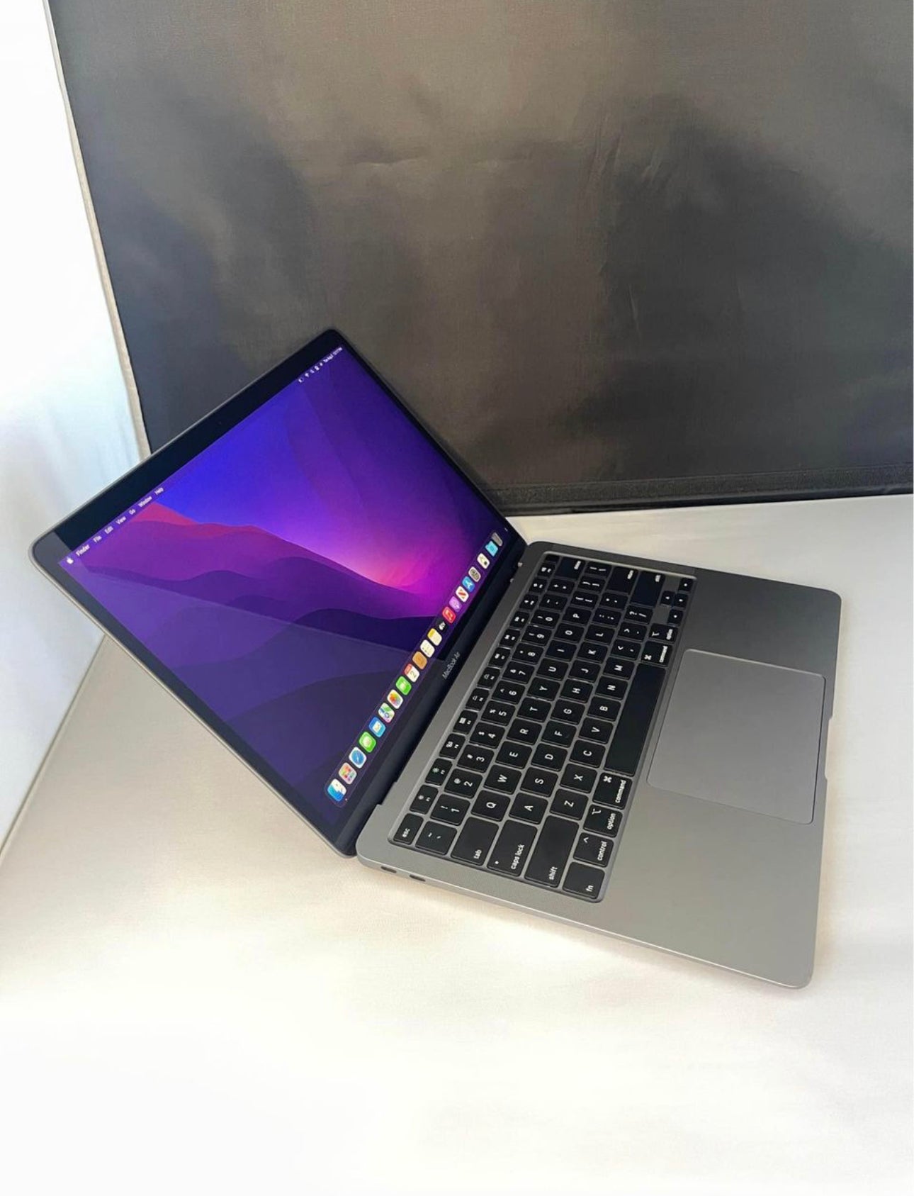 Apple MacBook Air (2020, Like New)